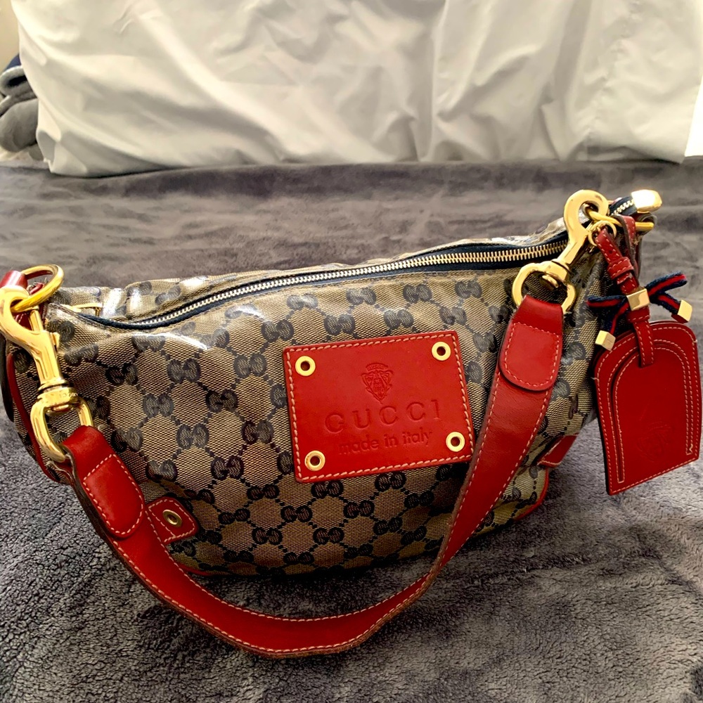 GUCCI HANDBAG—-100% AUTHENTIC—- NEEDS A LITTLE TLC BUT PLENTY OF LIFE LEFT!!